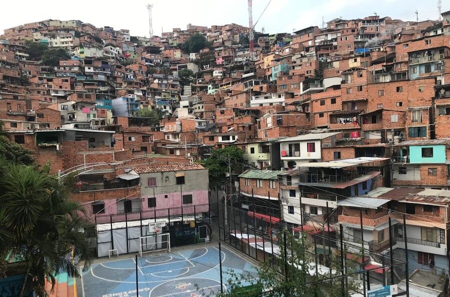 Medellín: Comuna 13 (Graffitour) Discover the Transformation - Performance zone and viewpoints: street art with real people, not backdrops