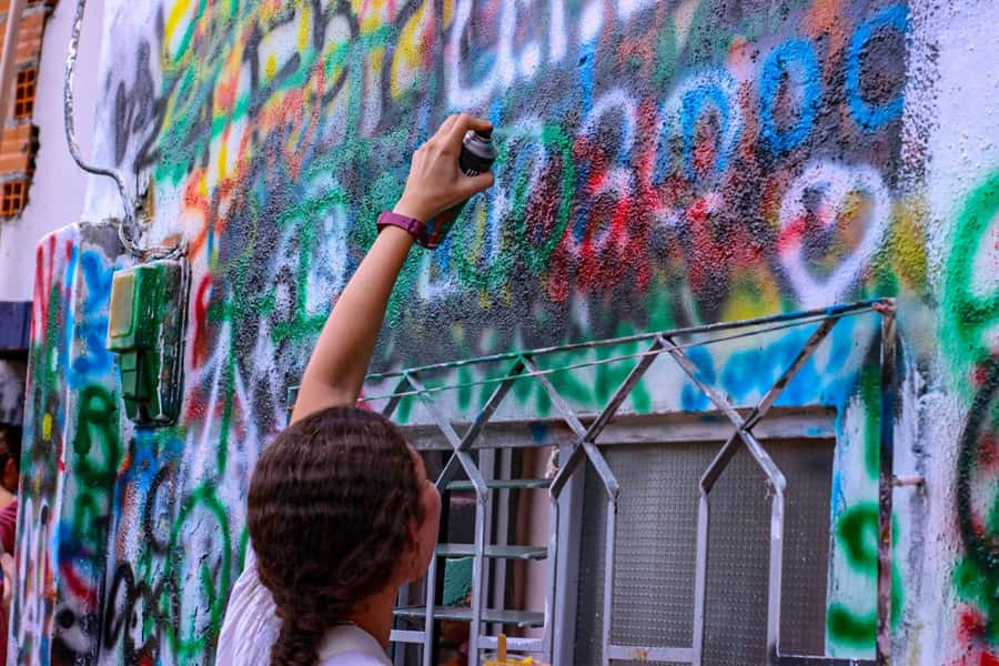 Medellín Comuna 13 local guides snacks and your own graffiti - Art galleries: supporting local artists in a way that feels personal