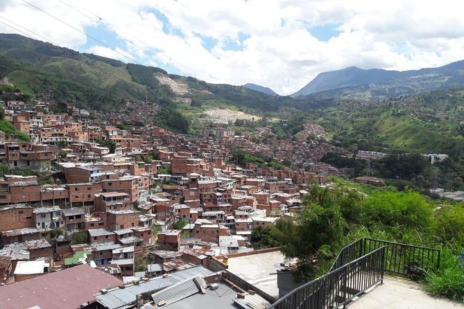 Medellín & Comuna 13 Private Tour - Pickup from Poblado, and why the driving route matters