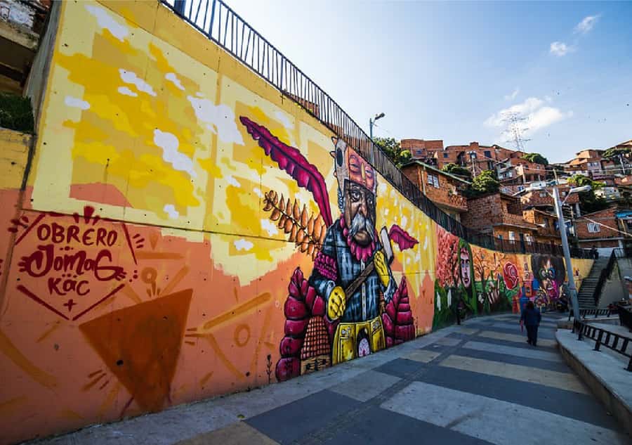 Medellín: Comuna 13, Pueblito Paisa, & Antioquia Museum Tour - Should you book Medellín Comuna 13, Pueblito Paisa, and Antioquia Museum?