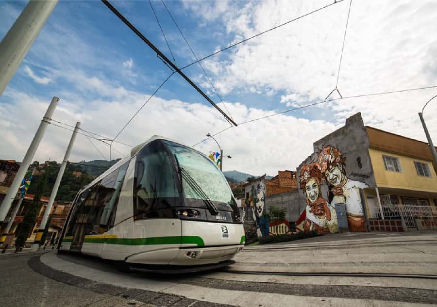 Medellín: Comuna 13, Pueblito Paisa, & Antioquia Museum Tour - Who should book this tour
