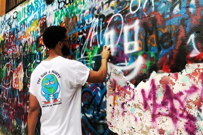 Medellín: Comuna 13 Tour with Spray Painting and ice cream - Key things to know before you go