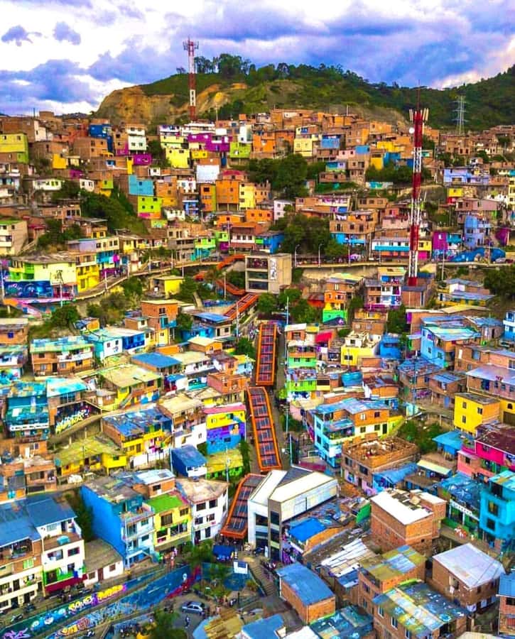 Medellín: Comuna 13 True Story and Street Food Tour - Meet Garden Coffee, Get Your Bearings, and Start With a Safety Brief