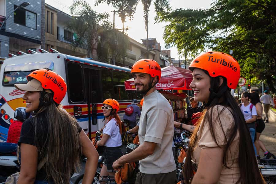 Medellín: E-bike and Foodie Tour - Unidad Deportiva de Belén: a food stop with local roots