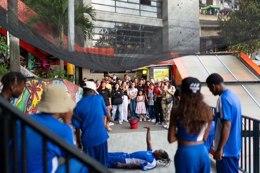 Medellin: Full Day Guided City Highlights Tour - Pueblito Paisa, Plaza Botero, and the quick route to the skyline