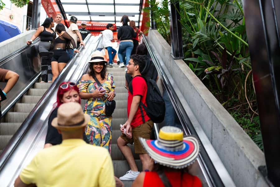 Medellin: Full Day Guided City Highlights Tour - Comuna 13: street art, escalators, breakdance, and the local stories