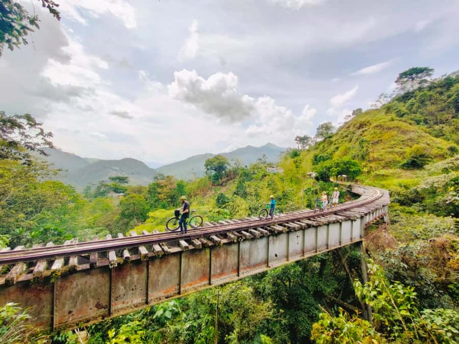 Medellín: Full-Day Mountain Bike Tour with Lunch - Key highlights at a glance