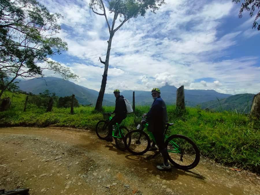 Medellín: Full-Day Mountain Bike Tour with Lunch - Lunch in Antioquia: traditional food after real riding