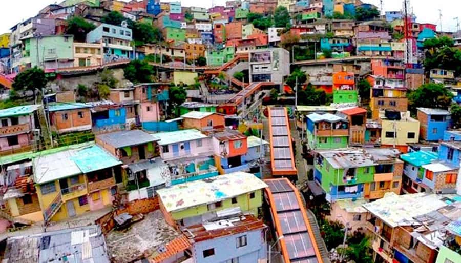 Medellin: Graffiti Tour Comuna 13 - Key Things to Know Before You Go