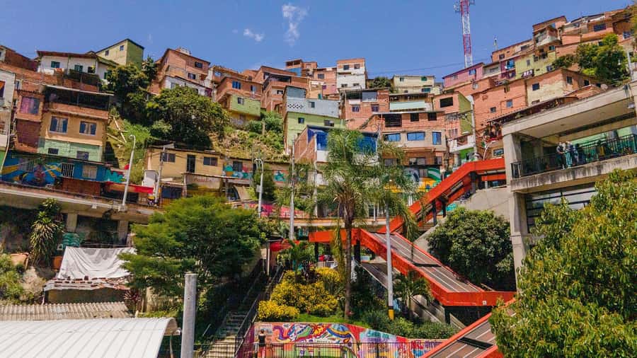 Medellin: Graffiti Tour Comuna 13 - A 3-Hour Comuna 13 Plan That Starts at Your Door