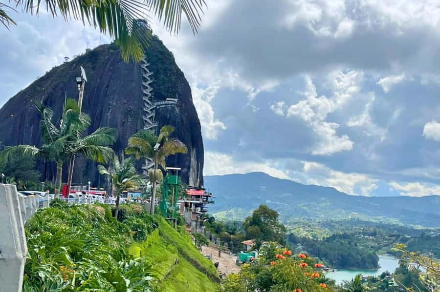 Medellin: Guatape and El Penol Rock Day Trip with Boat Ride - Why Guatapé and El Peñol work so well from Medellín
