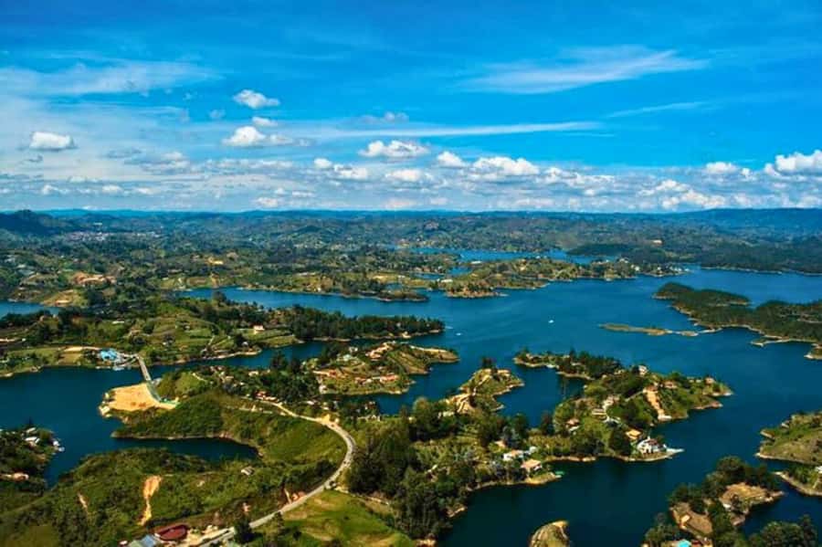 Medellin: Guatape and El Penol Rock Day Trip with Boat Ride - Rock Temple of El Peñol and the water-to-views rhythm