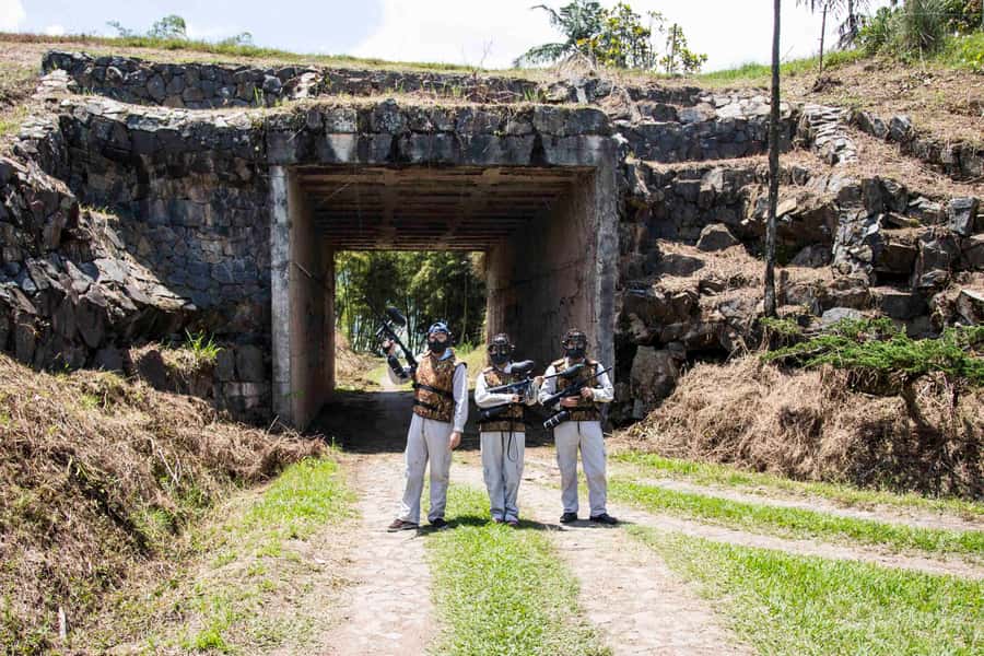 Medellin: Guatapé Day Trip & Boat to Pablo Escobar's Estate - Guatapé town: colorful streets, guided context, and shop time