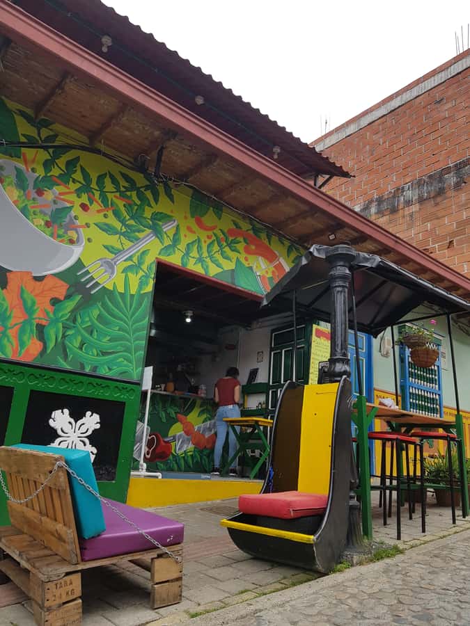 Medellin: Guatape, El Peñol Coffee Farm Private Tour & Fruit - El Peñol Rock: The 700 Steps That Earn the View