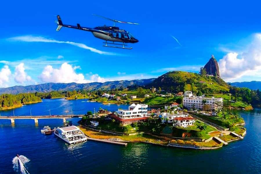 Medellín: Guatapé Private Tour with Helicopter & Boat Ride - Hotel pickup and the drive to Guatapé Lake