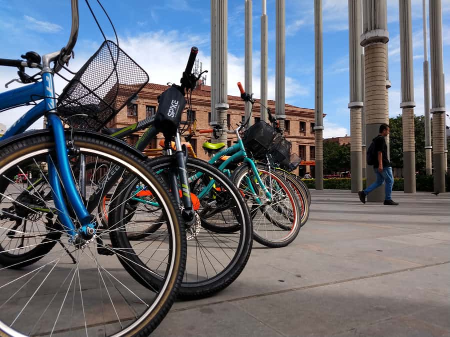 Medellín: Guided City Bike Tour - 210 minutes through Laureles, Conquistadores, Belén, and the Stadium area