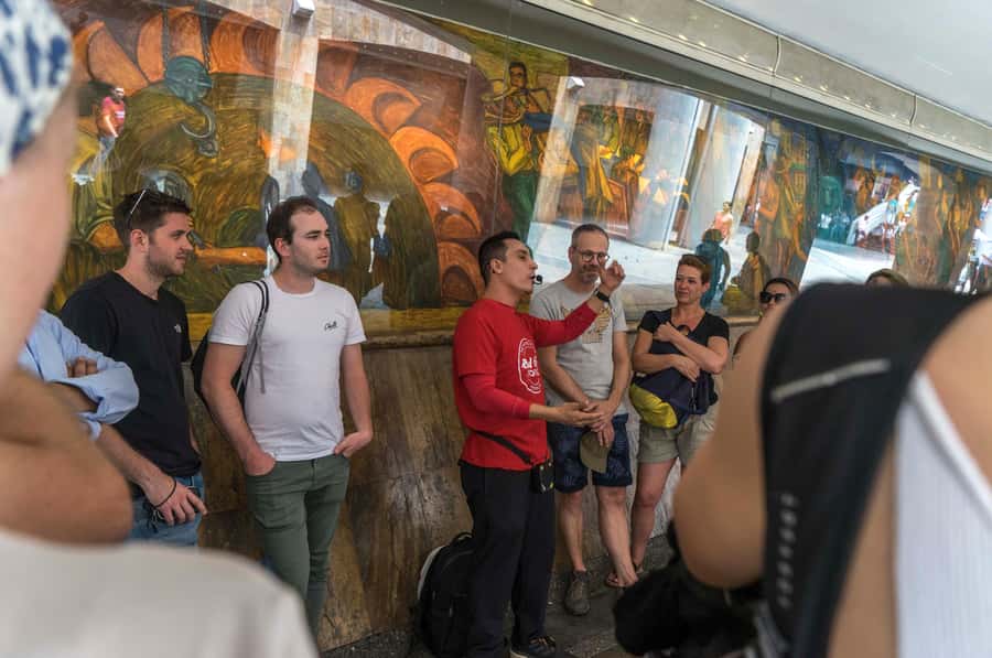 Medellin Historic Walking Tour - What you learn from guides like Suzy, Carolina, Dio, Julio, Pablo, and Germán