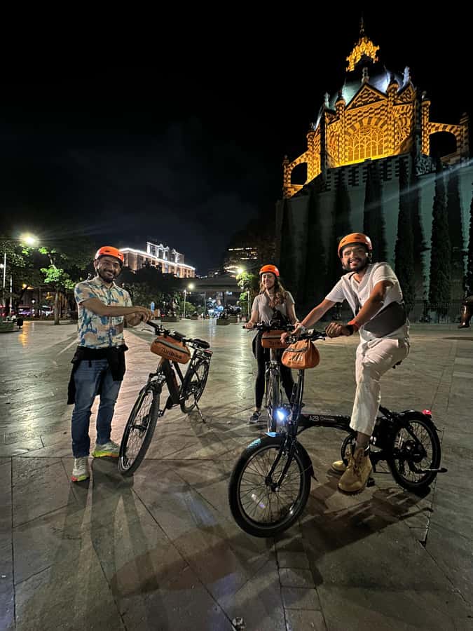 Medellín: History & Local Life Essentials Tour on an E-Bike - Medellín River Parks and Parques del Río: Where You Can Breathe