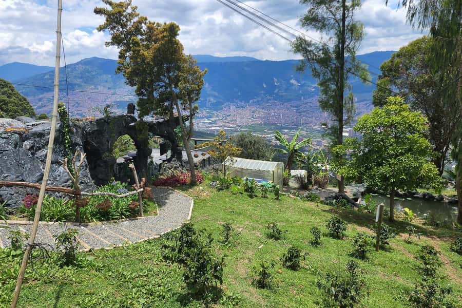 Medellin: Horseback Riding Coffee Farm Tour with Coffee Spa - Don Leandro farm tour: how coffee goes from plant to beans