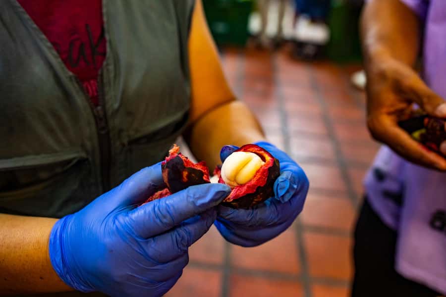 Medellín Multi-sensory Tour in the market, +15 Exotic Fruits - What you’ll taste: the tropical lineup and how to eat it right