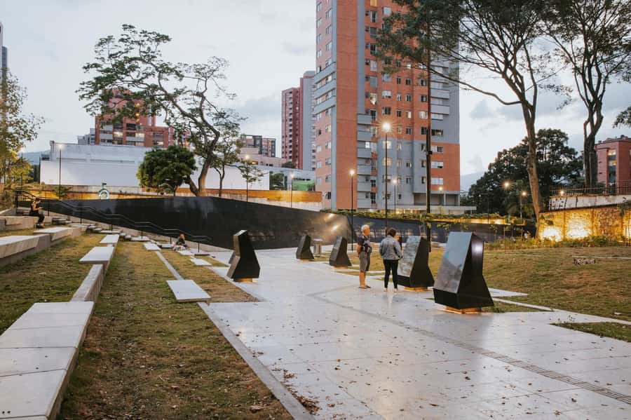 Medellín: Pablo Escobar Historical Tour Complete Experience - Parque de la Inflexión and the Monaco building: the city’s shifting image