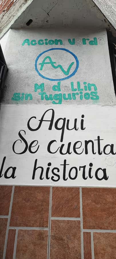 Medellín: Pablo Escobar Historical Tour Complete Experience - Jardines Montesacro Cemetery: the mood-setter stop
