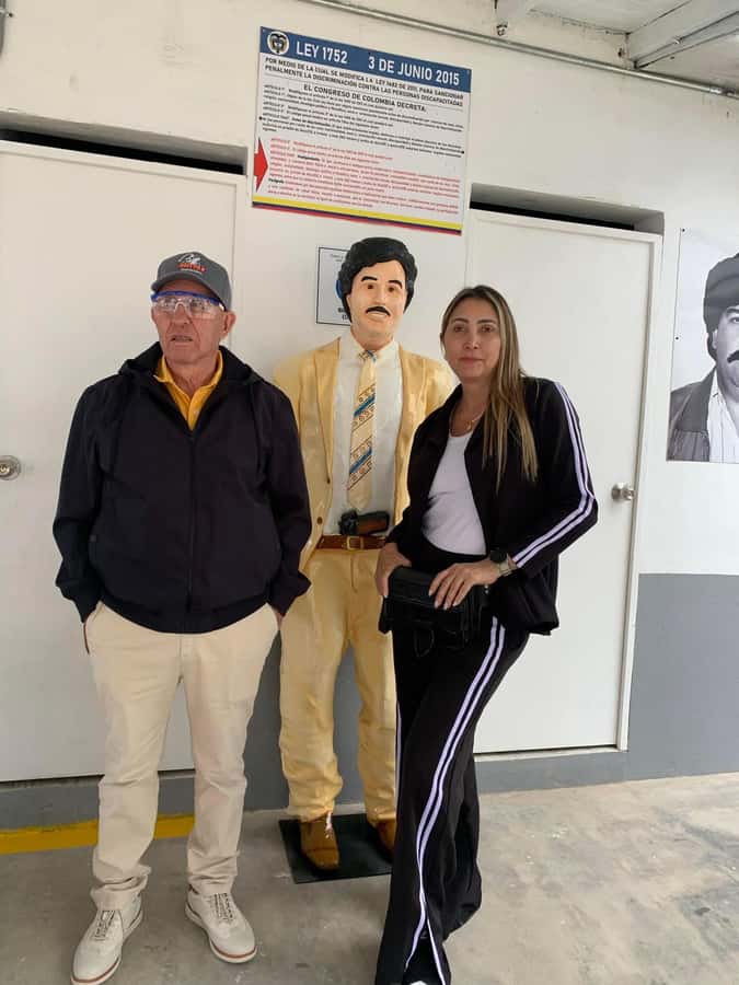 Medellin: Pablo Escobar Museum with Roberto Escobar … - Souvenir Signing, a Small Detail With Big Meaning