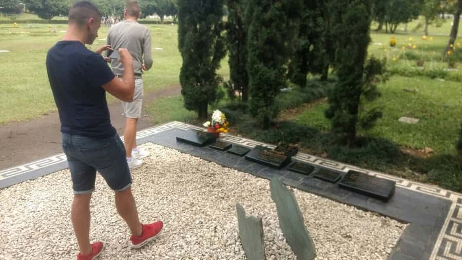 Medellin Pablo Escobar Tour - Montesacro Cemetery: what to expect at the Escobar and Griselda Blanco graves