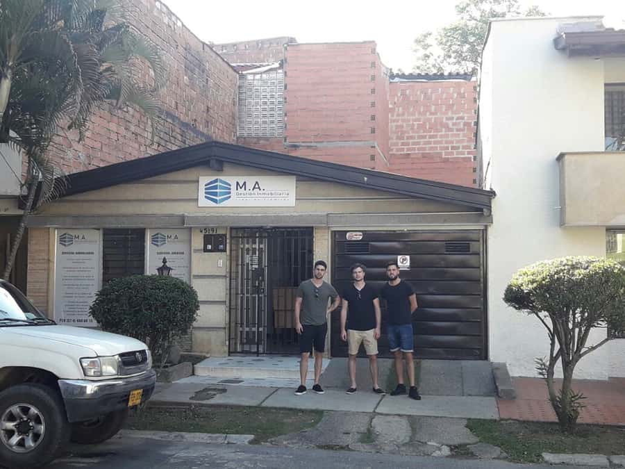 Medellin Pablo Escobar Tour - Comuna 13 at the end: guided context plus your own time