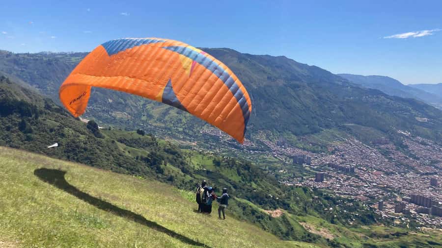 Medellín Paragliding - Go Pro Included - San Félix Flight: The 15 Minutes Above Medellín