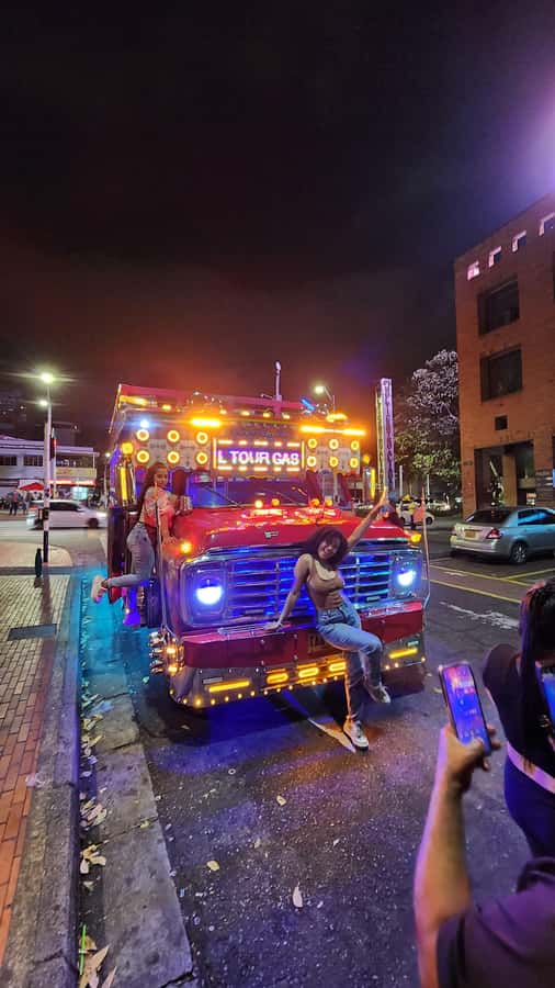 Medellin: Party Bus with DJ & Street Food Tastings - Provenza Medellín: why this stop is part photo, part energy
