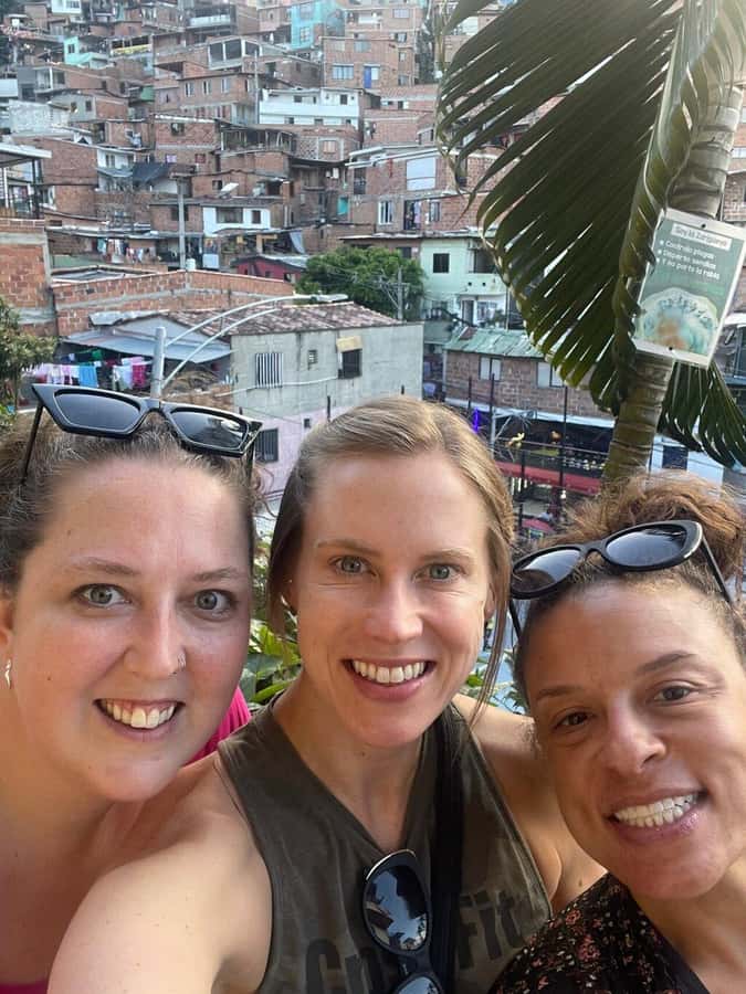 Medellín: Private City Tour and Comuna 13 Tour - A 6-hour private mix of Medellín and Comuna 13