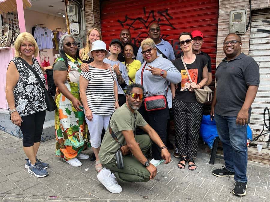 Medellín: Private City Tour and Comuna 13 Tour - Parque de las Luces: seeing Medellín’s nighttime pride in daylight