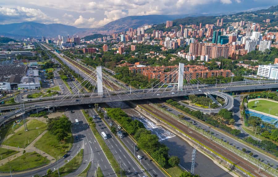Medellín: Private City Tour with Metrocable and Comuna 13 - Metrocable ride: not just views, but a lesson in access