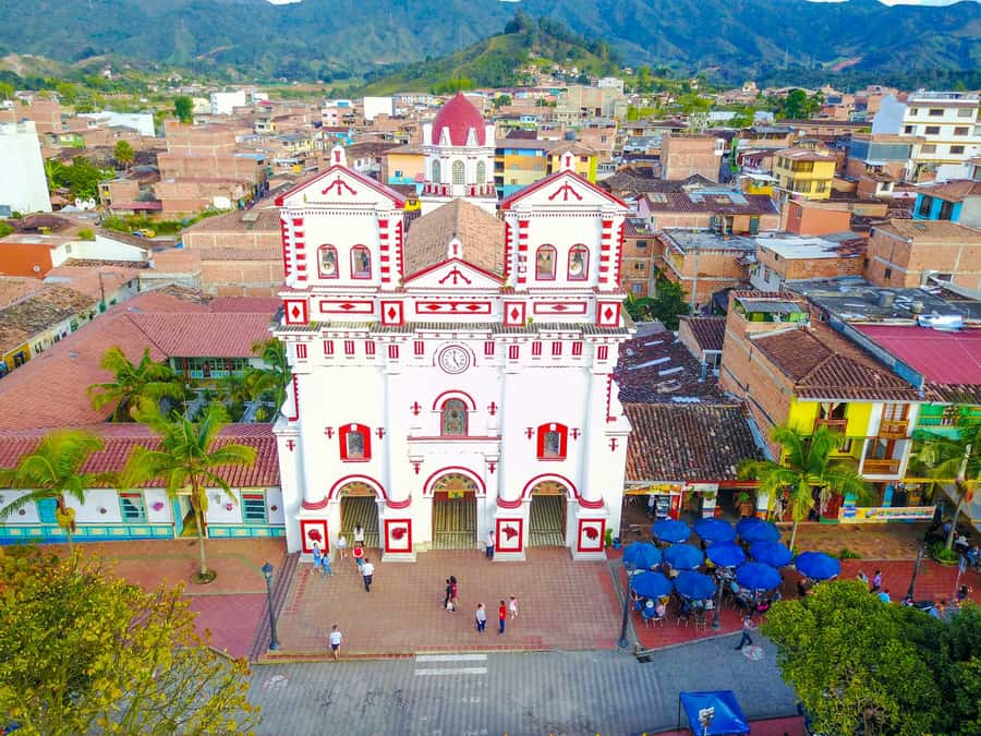 Medellín: Private Guatapé Tour w/ Breakfast, Lunch & Cruise - The Reservoir Boat Tour: 1 Hour on the Water With Music
