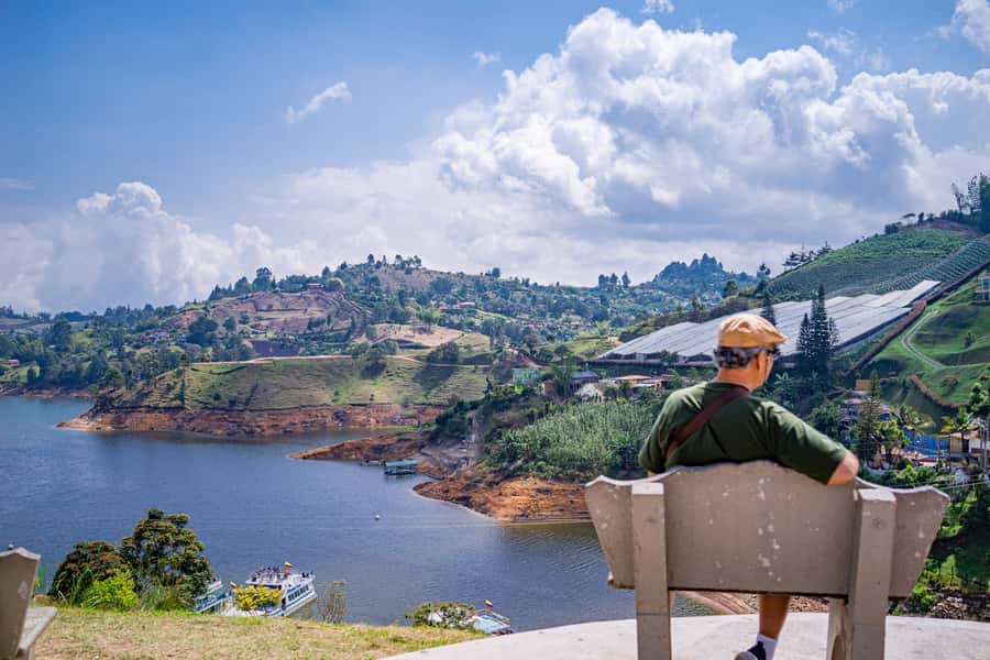 Medellín: Private Guatapé Tour w/ Breakfast, Lunch & Cruise - El Peñol Rock Climb: 740 Steps, 220 Meters, and Smart Timing