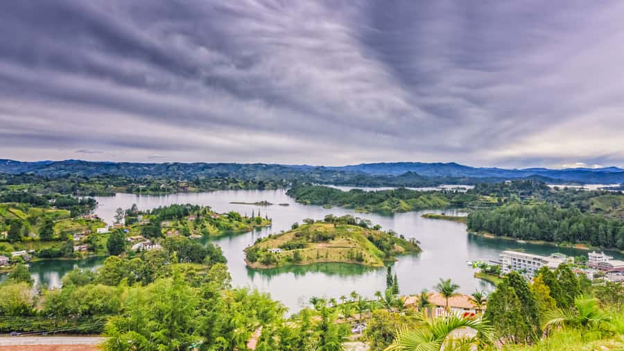 Medellín: Private Guatapé Tour w/ Breakfast, Lunch & Cruise - Guatapé’s Color, Zócalos, and Tile Facades: What to Look For