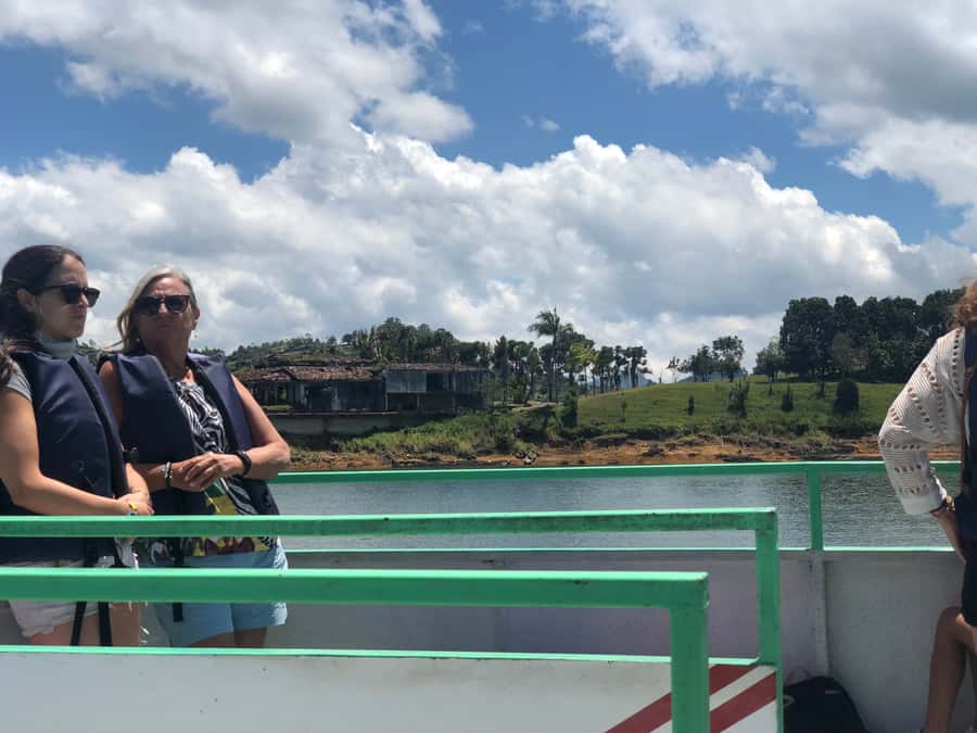 Medellín: Private Guatapé with Peñol Tickets and Boat Ride - The drive to the Guatapé region: more than just getting there