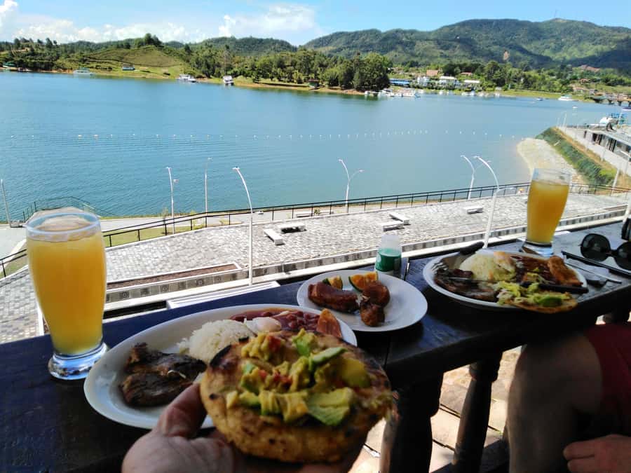 Medellín: Private Guatapé with Peñol Tickets and Boat Ride - Lunch and the included traditional snack: a genuinely useful break