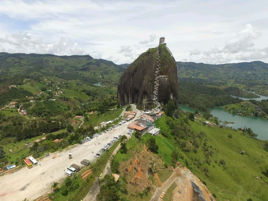 Medellín: Private Guatapé with Peñol Tickets and Boat Ride - Hotel pickup and the private bilingual guide experience