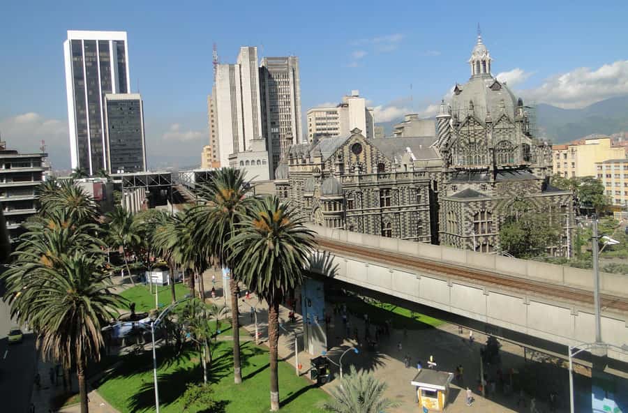 Medellín: Private Pablo Escobar and City Tour - Meeting Medellín by metro: the smooth start that sets the tone