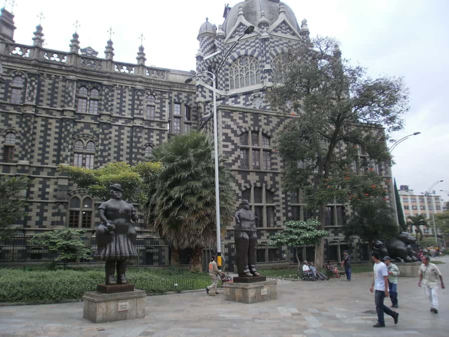 Medellín: Private Pablo Escobar and City Tour - Cable car views to Santo Domingo Savio and Spain Library Park