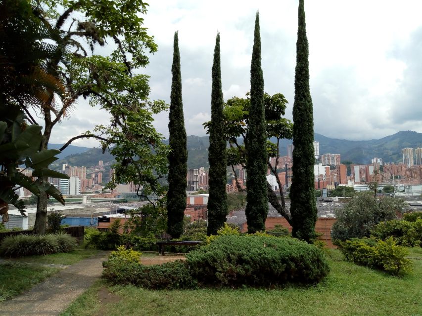 Medellín: Private Pablo Escobar Tour with Cable Car Ride - What to watch for before you go