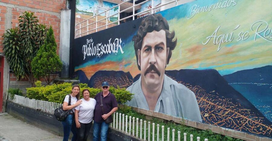 Medellin: Tour Pablo Escobar y Comuna 13 Privado - What to Bring and Wear for Comfort (Not Just Photos)