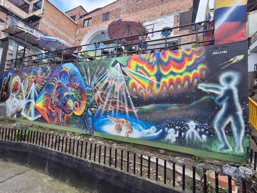 Medellin: Tour Pablo Escobar y Comuna 13 Privado - Guide Quality and the Right Attitude for Heavy Topics