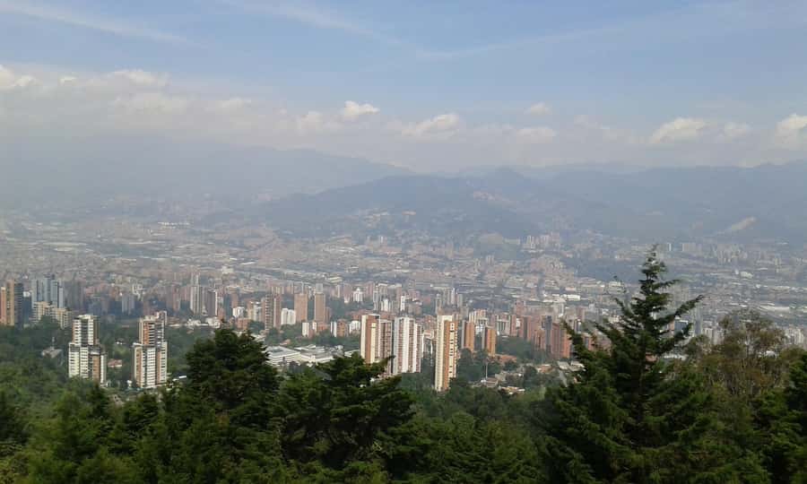 Medellín: Walking Tour with Cable Car and Botero Plaza - Logistics That Actually Matter: Walking, Shoes, and Where You Start