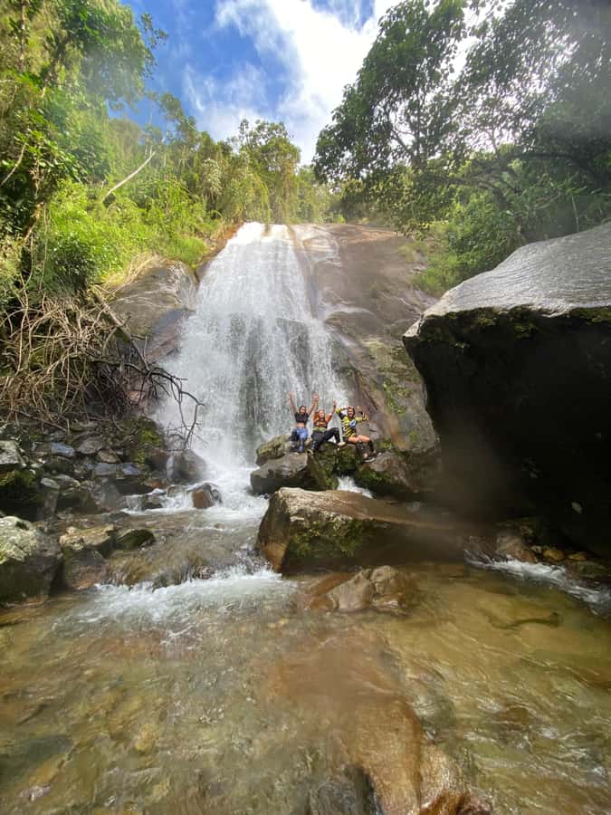Medellin: waterfalls and naturals poolls tour - Pickup in Medellin and the white SUV with Juan Camilo Muñoz