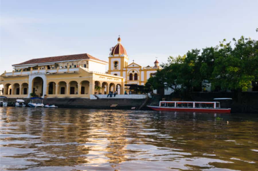 Mompox Caribbean Routes - Day Two: Wine Tasting and a Hands-On Filigree Workshop