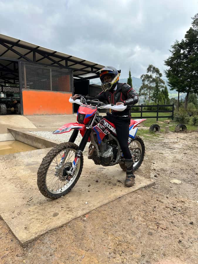 Off-road motorcycle adventure through the Medellín mountains - Language and guiding style: how you get comfortable faster