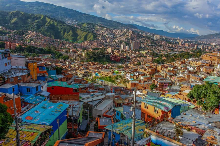 pablo, comuna 13 & cable car express tour - Key reasons to book this Comuna 13 and cable car express tour